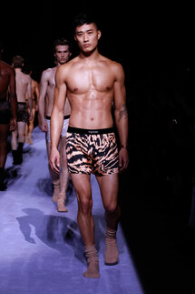 Tom Ford Fall 2018 Menswear  Том Форд осень зима 2018 коллекция Tom Ford TF неделя моды в Нью Йорке Мужские трусы Tom Ford  Mainstyles